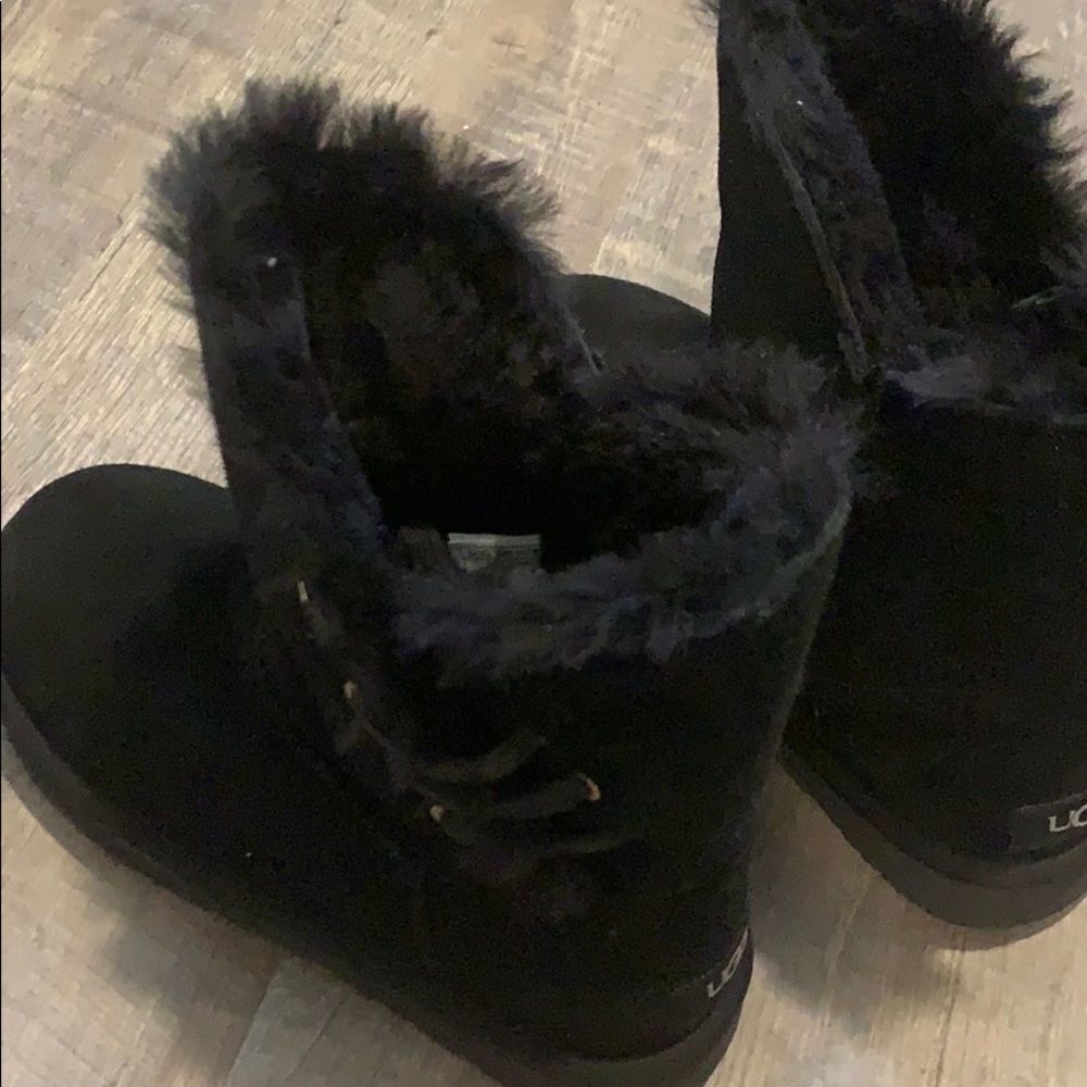 Uggs shoes - Picture 3 of 4